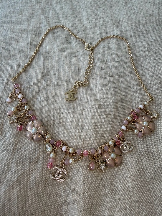CHANEL Jewelry - 🌸CHANEL Gold Chain Necklace with Pink Floral Charms🌸